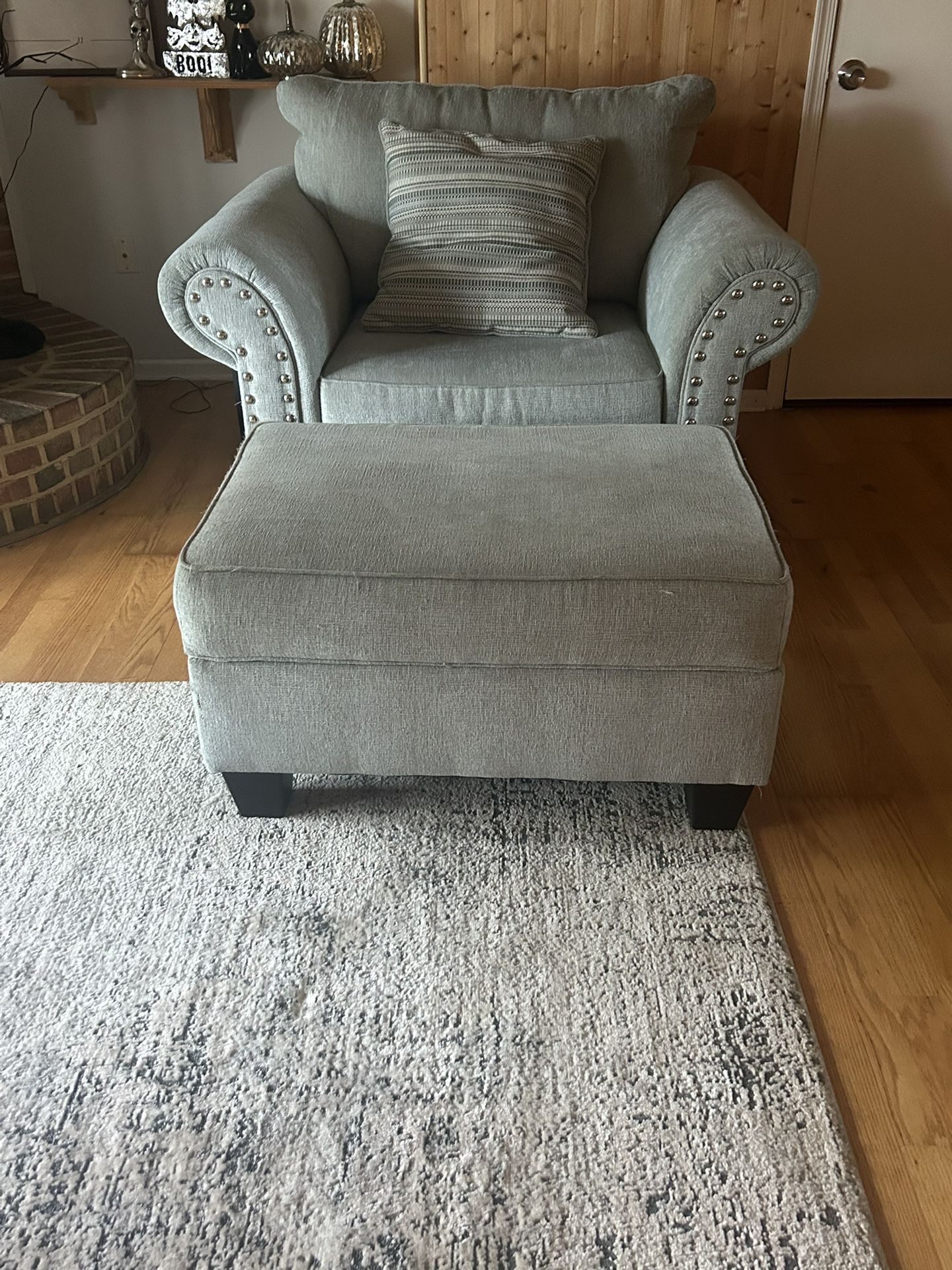 Chair & Storage Ottoman 