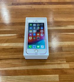 IPhone 7 128GB UNLOCKED in box with case and accessories -Excellent Condition!!!
