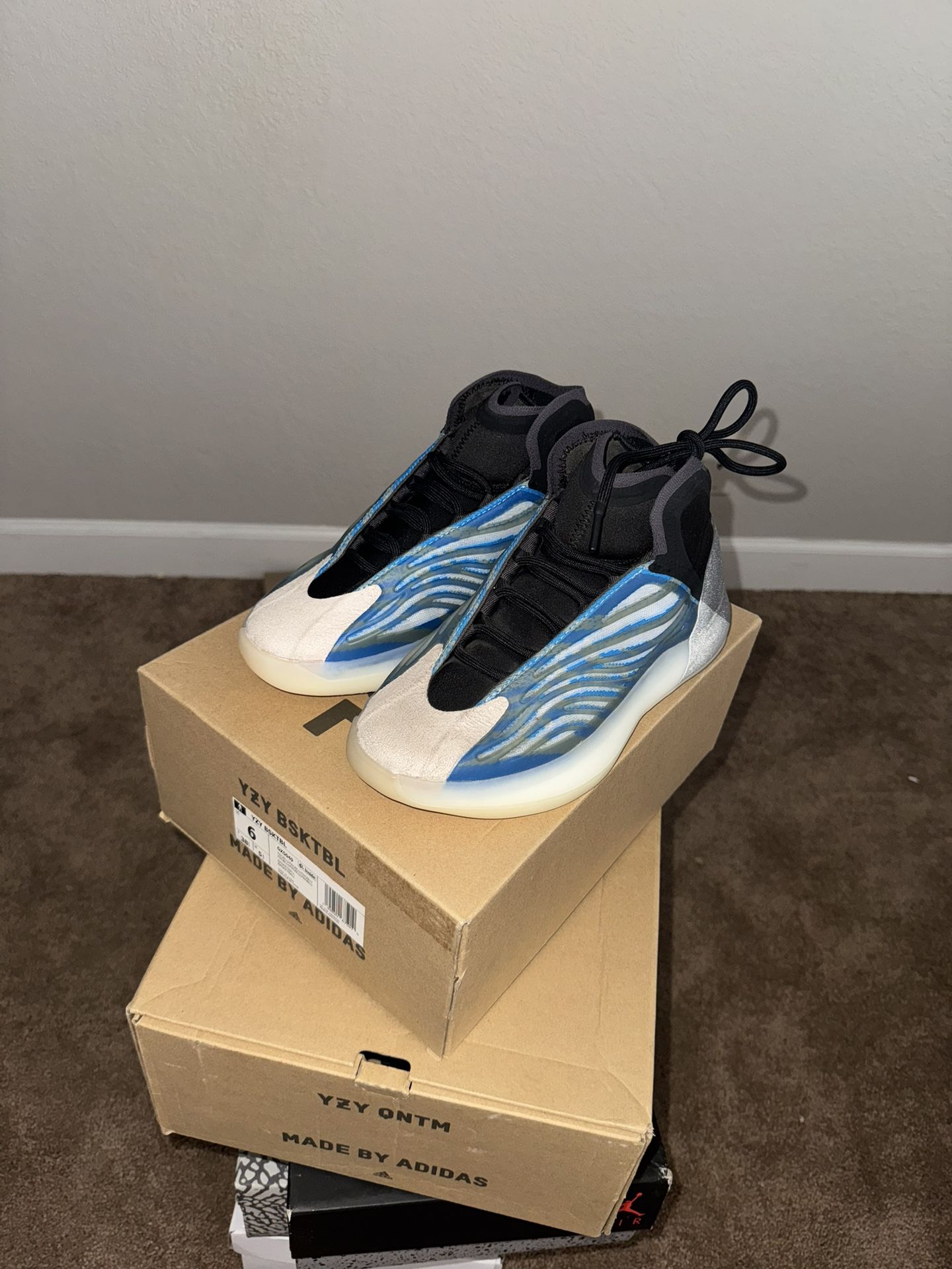 Yeezy Basketball Qntm Size 6