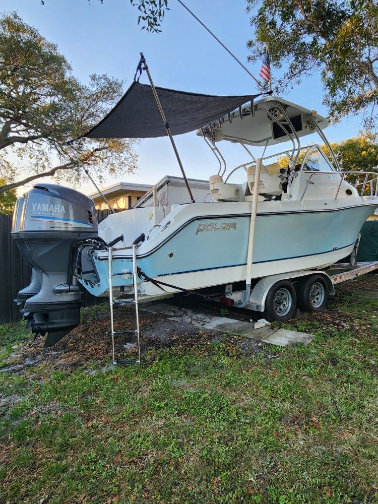 2005 Parlor boat 23 ft
