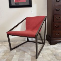 Huppé Kite Lounge Chair in Brick Red – Modern Angular Frame