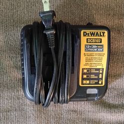 DeWalt DCB1007 charger / cargador