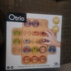 Spin Master Games, Otrio Wood Strategy Game Tic Tac Toe with a Twist
