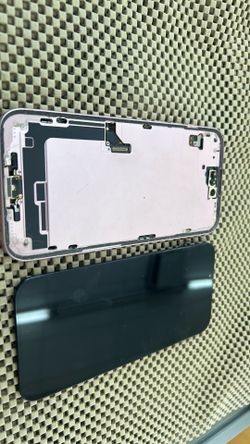 iPhone 15 Screen