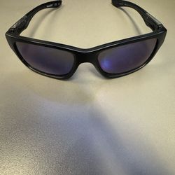 Timberland TB7155 Matte Black Rectangular Sunglasses Classic style meets rugged durability with these authentic Timberland rectangular sunglasses. Des