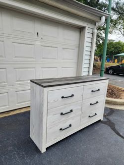 Dresser