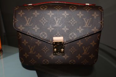 Louis vuitton metis hobo bag for Sale in Atlanta, GA - OfferUp