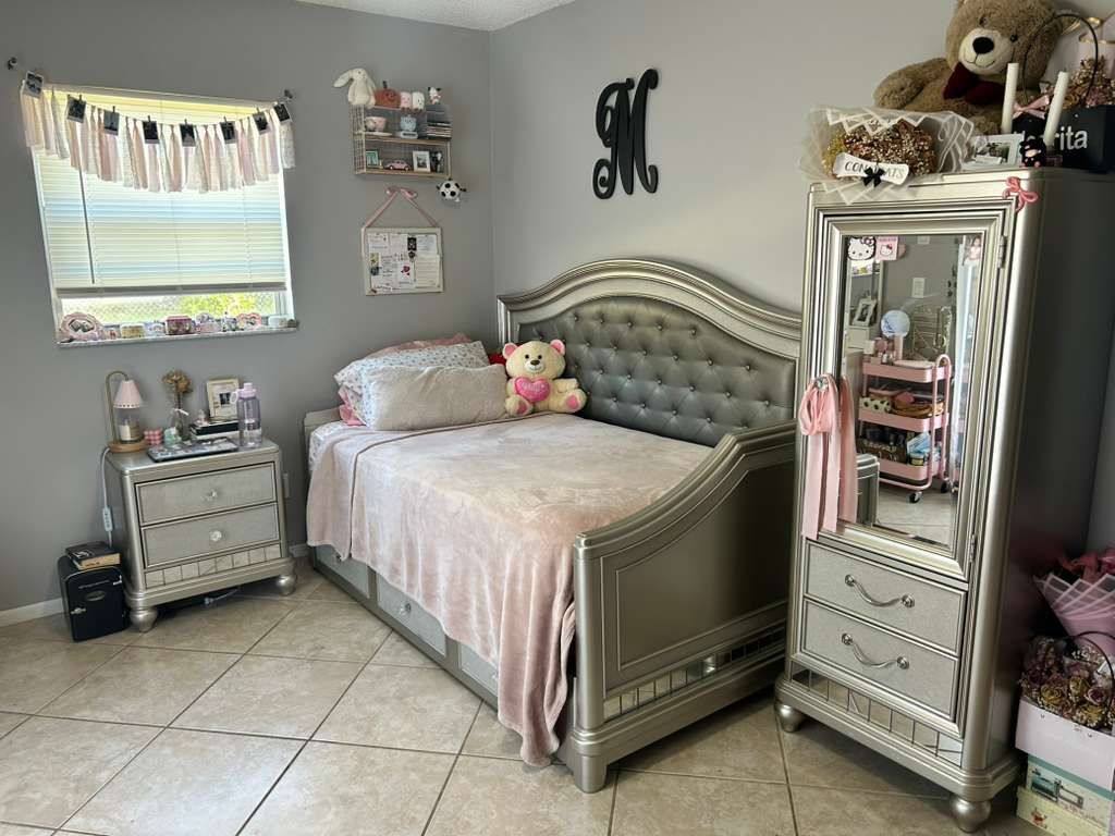 Bedroom Set With Trundled And Mattress $450