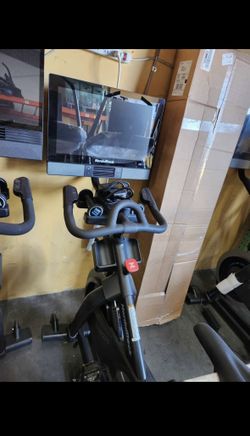 Nordictrack S27i Studio Bike Spin bike 27" ifit touchscreen - 1000$