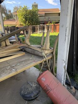 Dining Room Table And 5 Chairs 