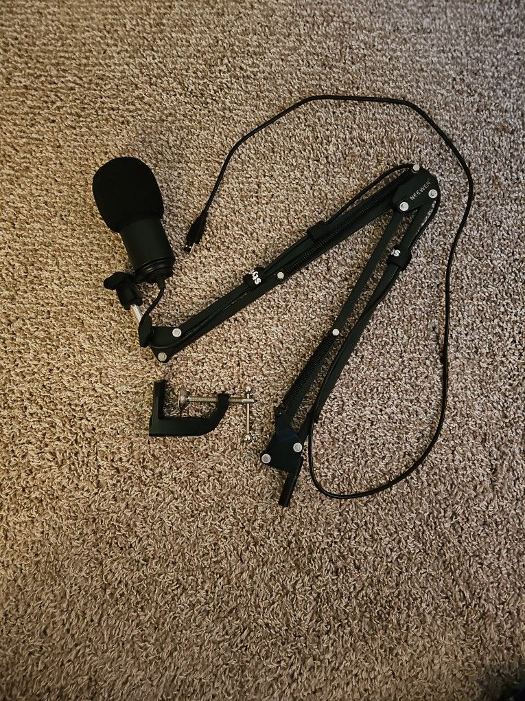 Used Fifine USB Microphone & Mounting Stand