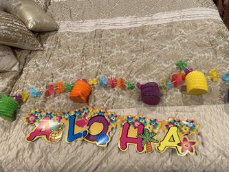 Luau party decorations