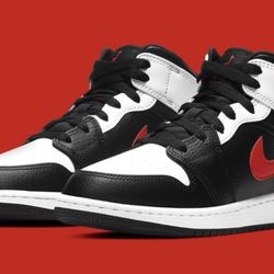 Jordan 1 Mid