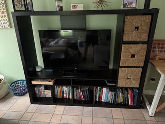 Entertainment center