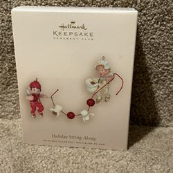 Holiday String Along NEW Hallmark Keepsake Club 2007 Ornament Popcorn Elves