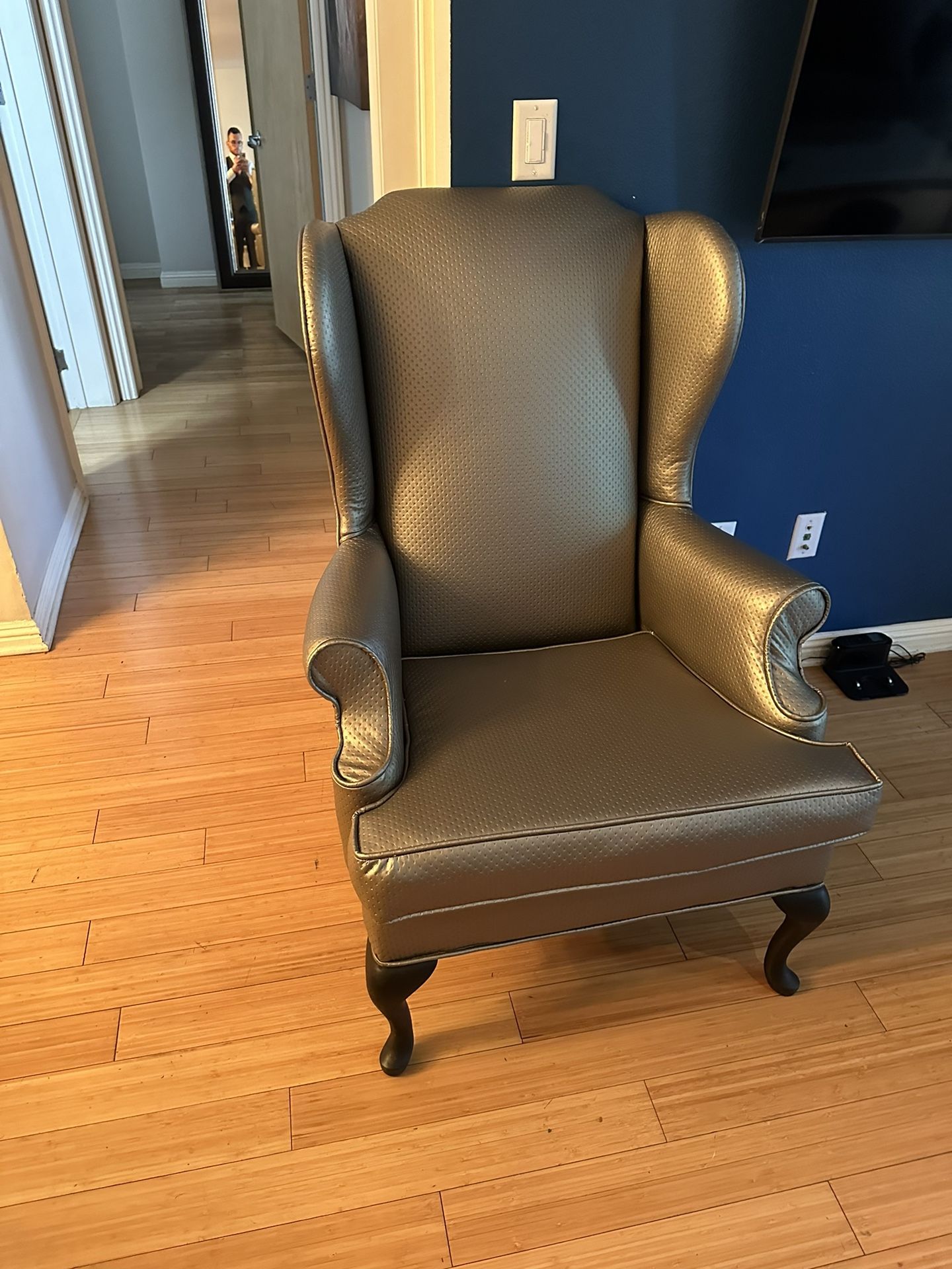 Antique Chair / Accent Chair