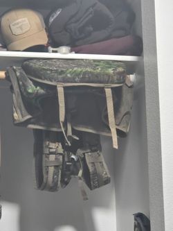 Hunting vest with cushion