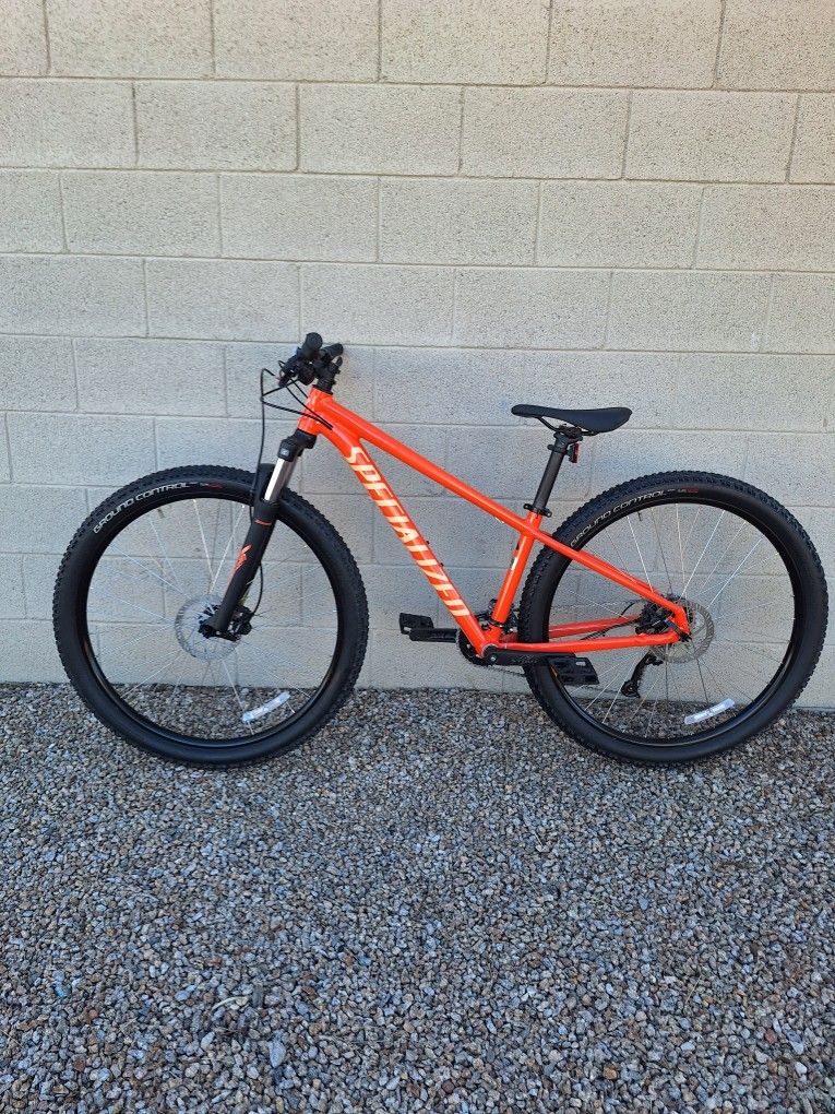 SPECIALIZED ROCKHOPPER SPORT 29 ER MOUNTAIN BIKE LIKE NEW ( CHECK MY OTHER BIKES )