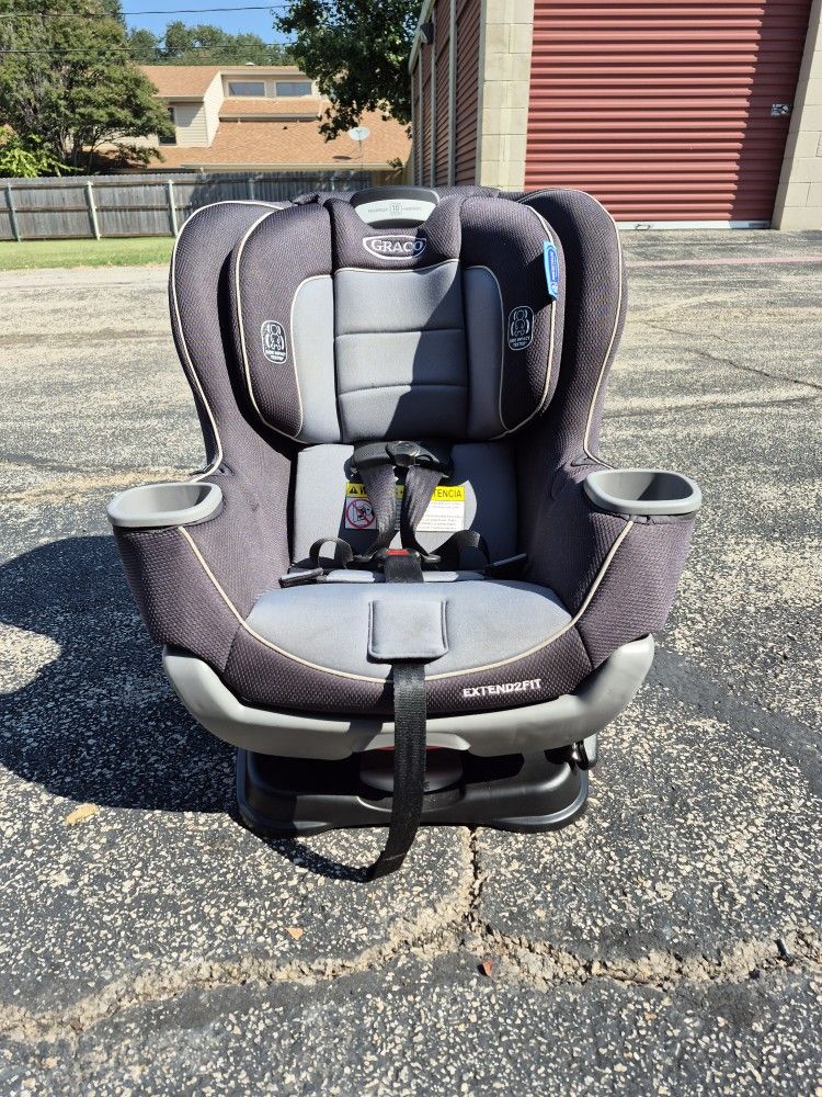 Graco Extend2Fit Convertible Car Seat