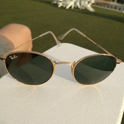 Vintage Sunglasses In Excellent Condition  2 Pairs