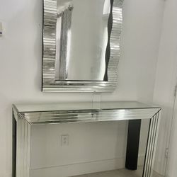 Mirror and entrance table 