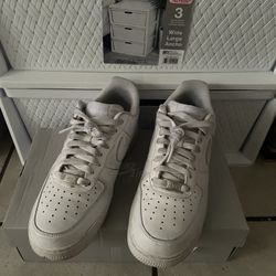 White Nike Air Force 1