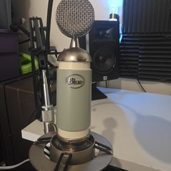 Blue SPARK Large Diaphragm Condenser Microphone  W/ DESK STAND,CABLE,POP FILTER