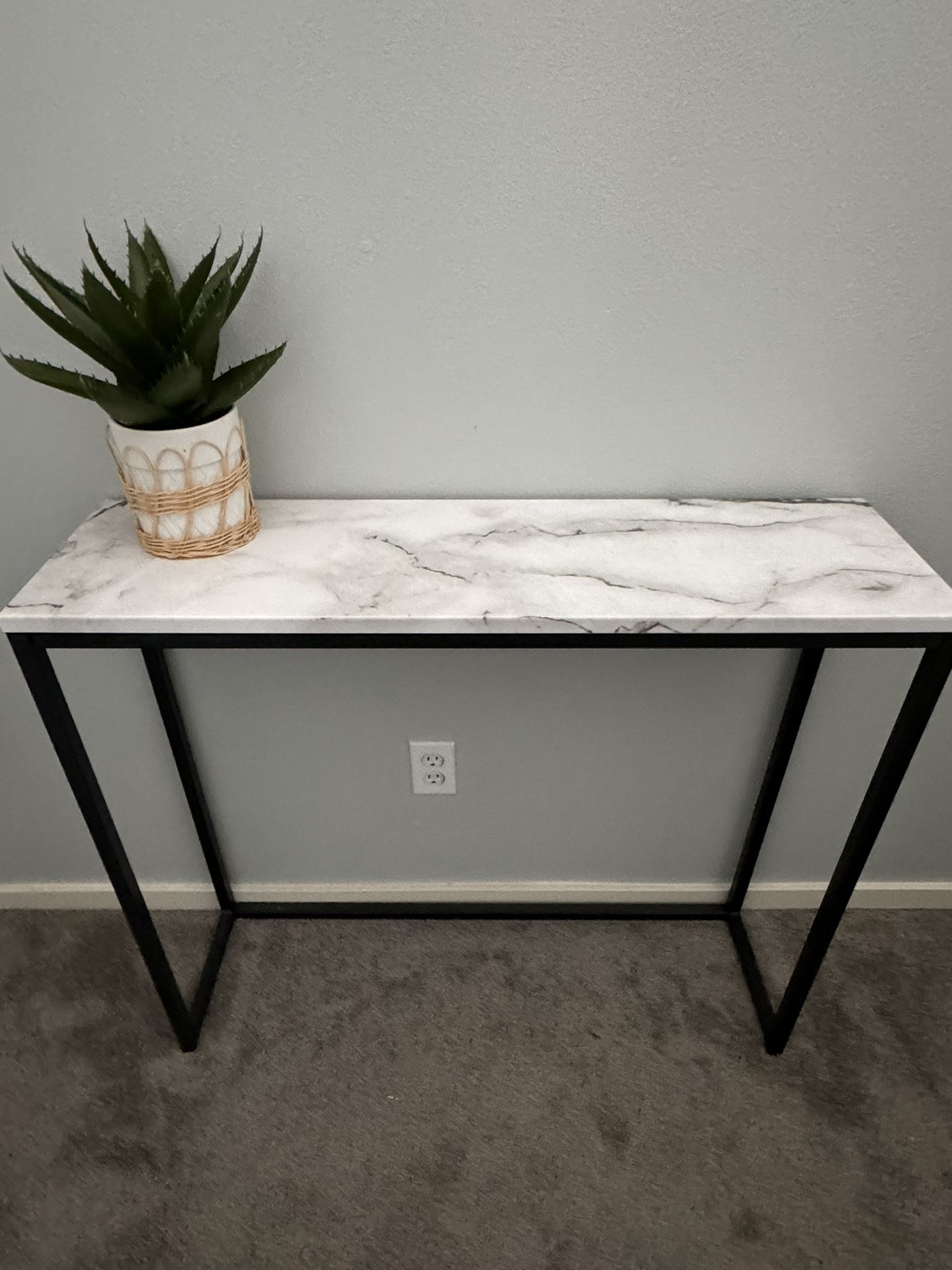 Faux Marble Side Table/Entryway Table/Sofa Table/Bar Table/Display Table/Hallway Table. Lightweight. 36”w x 10”d x 32”h. Feel Free To Msg Me! Firm.