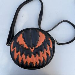 Pumpkin Kult : Orange Stitching Small Crypt crossbody bag Black and  Orange