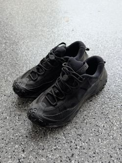 Nike ALL CONDITION GEAR (ACG) Size 9 worn only once