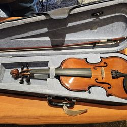 Standard Size Violin With Case and Bow