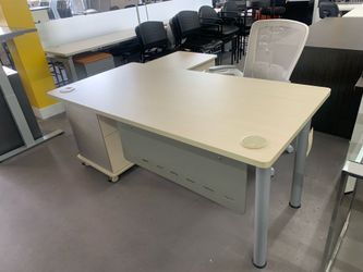 Modern desk l shape 66”x66” new! Sale!