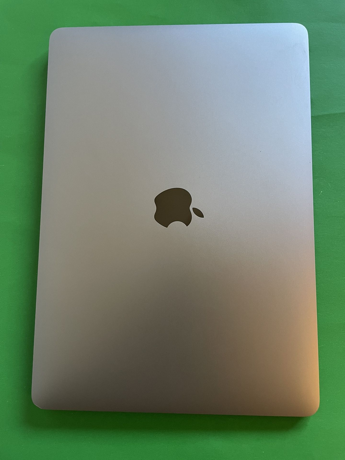Apple MacBook Air 13 (2020 Model/ M1 chip) 8GB Memory 256gb