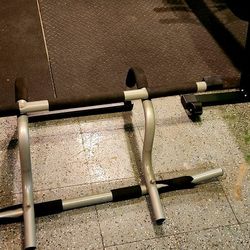 DOORWAY PULL UP BAR