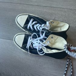 Converse Women Size 8 New ! 