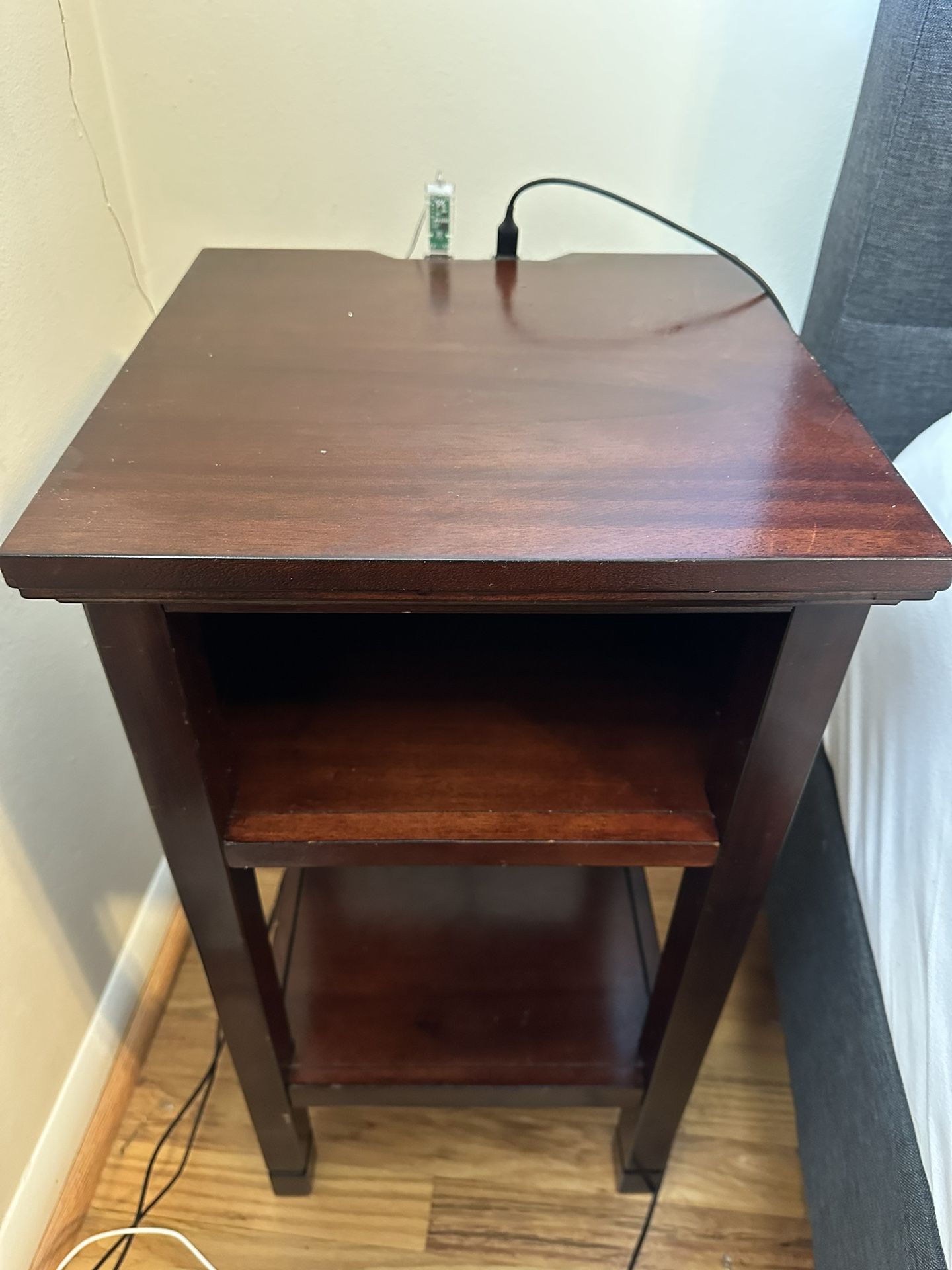 Beautiful Wood Side Table!