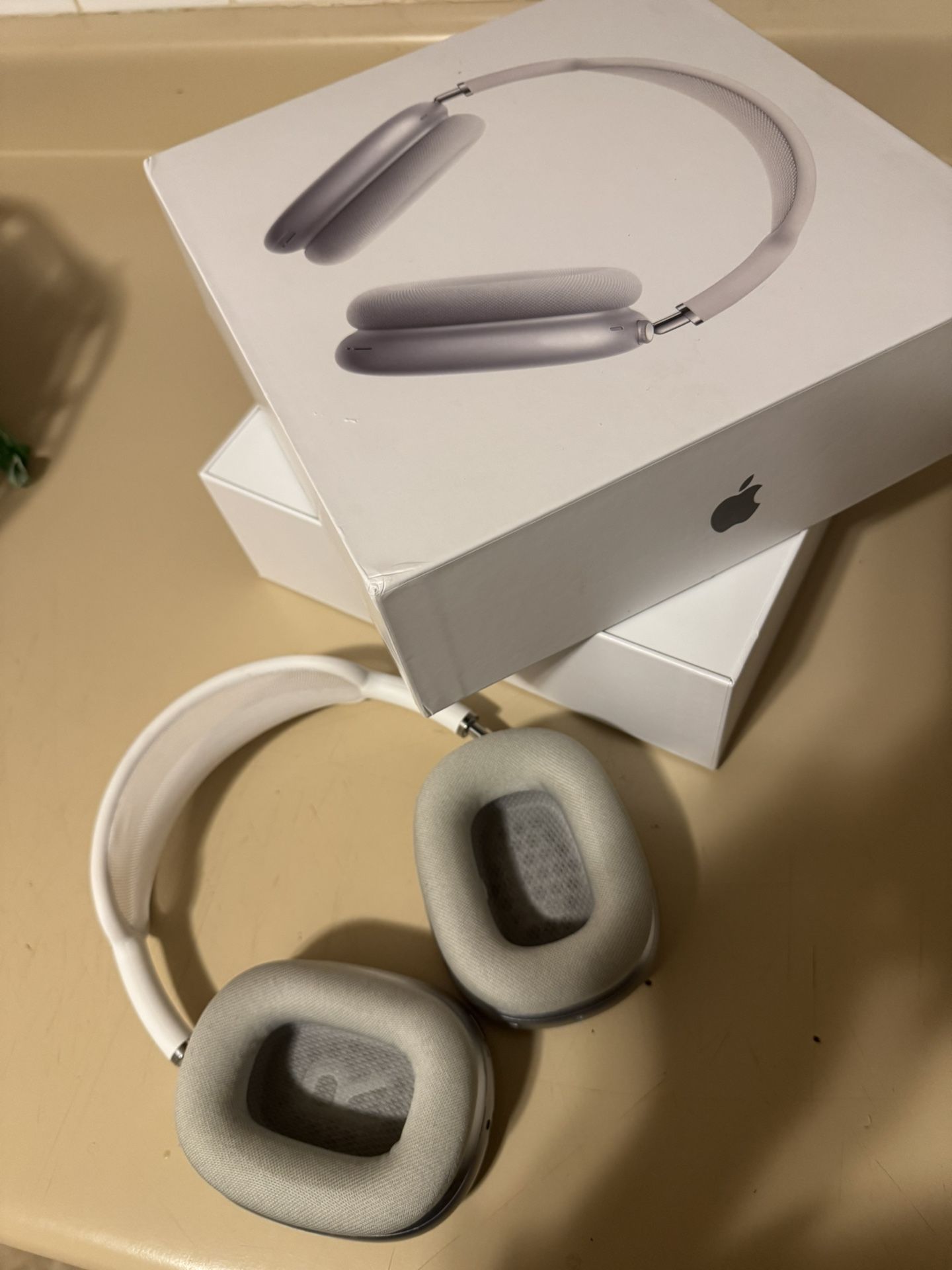 Apple AirMax Headphones