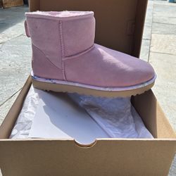 UGG Classic Mini Floral Women Size 9