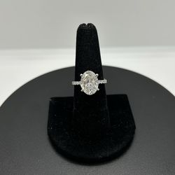 BRAND NEW 14KW 5.50CTW Oval Engagement Ring