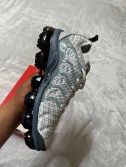 NIKE AIR VAPORMAX PLUS