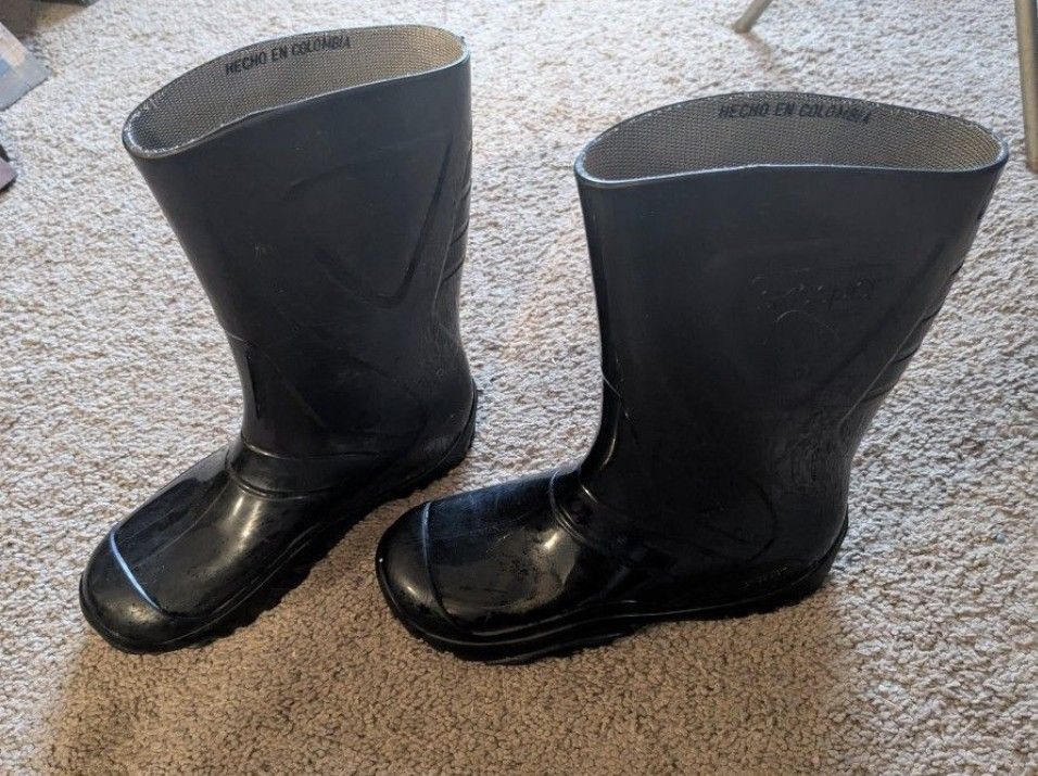 Boys Rain Boots Size 3