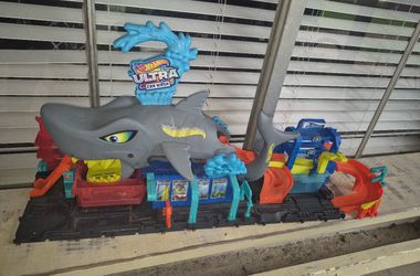 Hot wheels shark Carwash