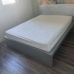 Modern platform bed frame (looks Queen Size)