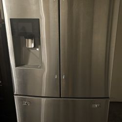 Samsung Stove And Refrigerator 