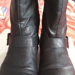 ALDO low. Boots 71/2