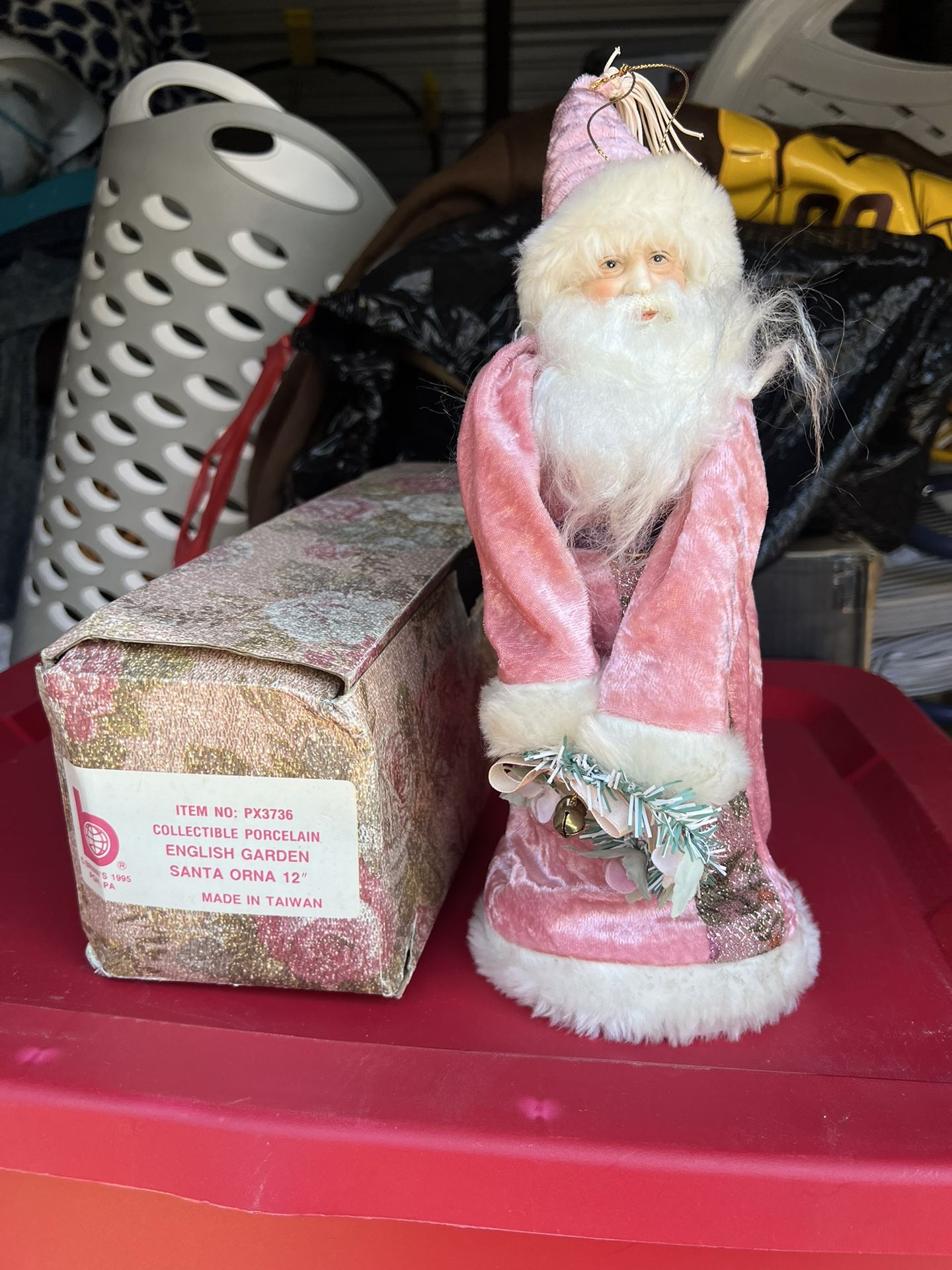  COLLECTIBLE PORCELAIN ENGLISH GARDEN SANTA ORNA 12" MADE IN TAIWAN
