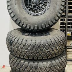 Polaris Pro R Stock Wheels & Tires 