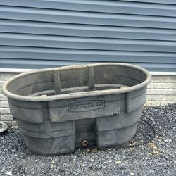100 Gallon Rubbermaid Livestock Trough With Electrical Heater