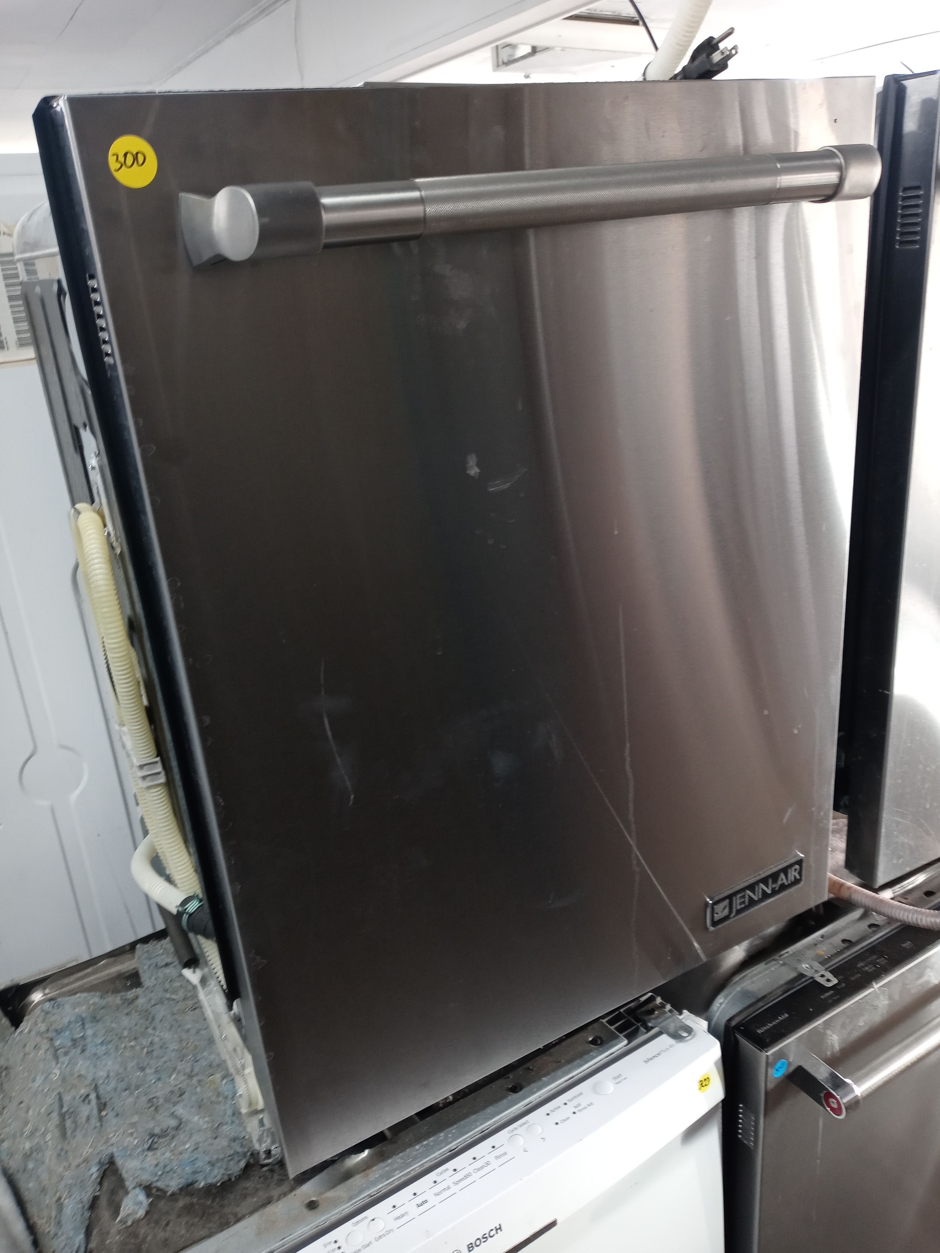 Jenn-Air stainless steel dishwasher with stainless tub - Free delivery