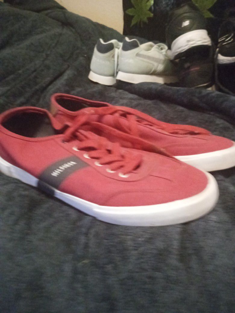 arve Stræde Spekulerer red and navy Blue tommy Hilfiger Sneakers size 12 for Sale in Riverside, CA  - OfferUp